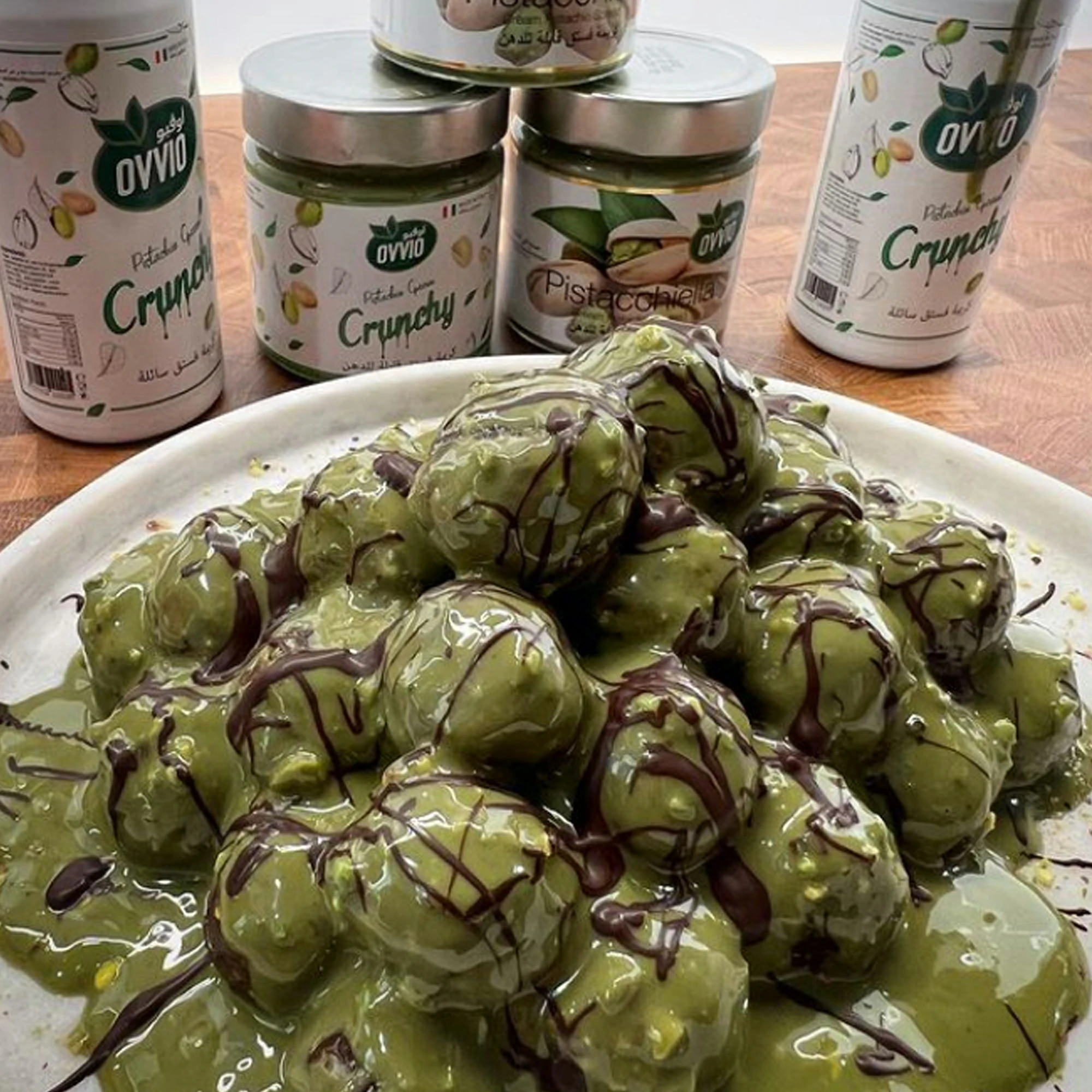 Dates balls with pistachio cream from Ovvio